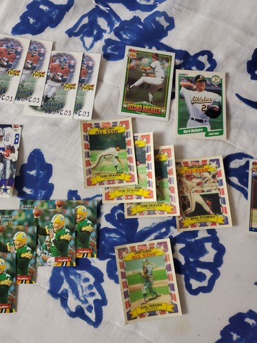 Lot Of 34 Hall Of Famer 1990s Football Baseball Cards Young Rice Deion Favre - Picture 4 of 10