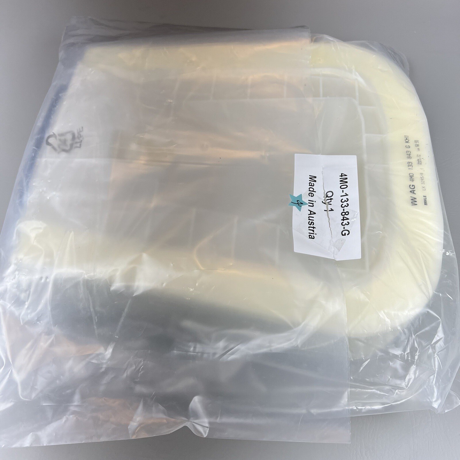 2017-2020 Bentley Bentayga Engine Air Filter Element 4M0-133-843-G Genuine OEM