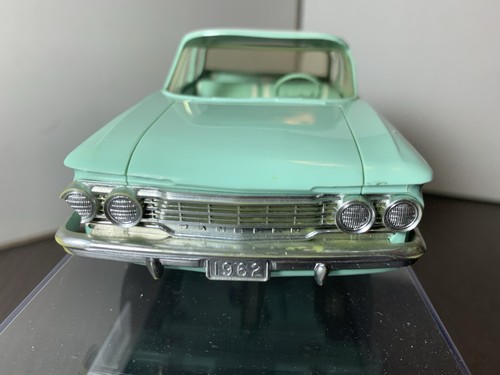 1962 AMC Rambler Classic 400 4-Dr Hardtop Two Tone Promo Car Model (damaged) - Picture 6 of 21