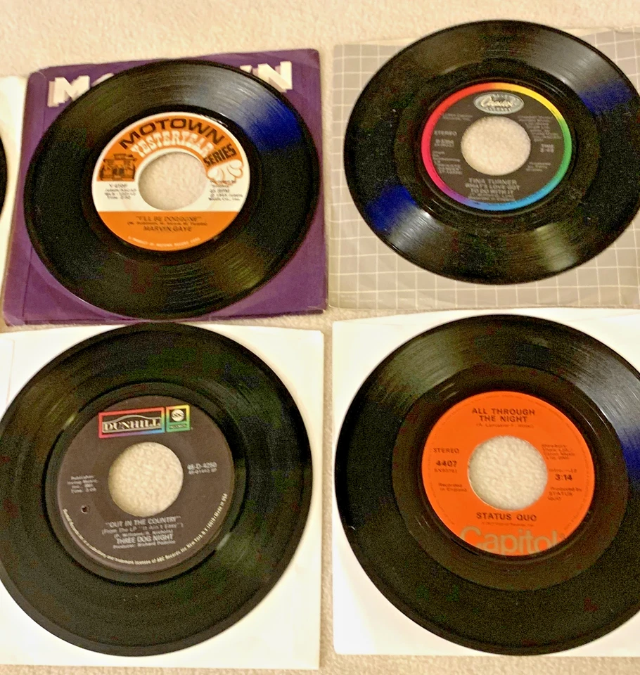 25 forty-five rpm records Top Names some original jackets all for one price Foto 4 de 4