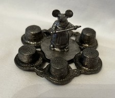Ancien porte 6 dé à coudre en étain avec centre souris