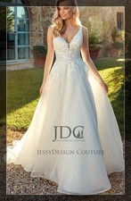 New gorgeous lace strappy wedding dress wedding dress 32-60 buttons to measure ivory