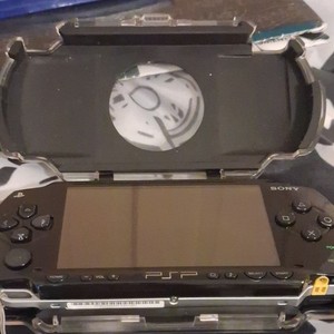 Sony PSP-1001 PlayStation Portable Handheld System Black Wi-Fi w/ Case