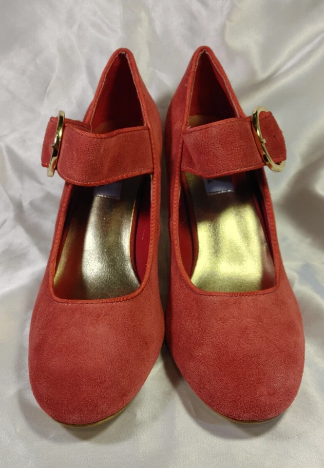 Hot in Hollywood womens Heels mary jane style size 8.5 346818 suede upper - Image 3 of 4