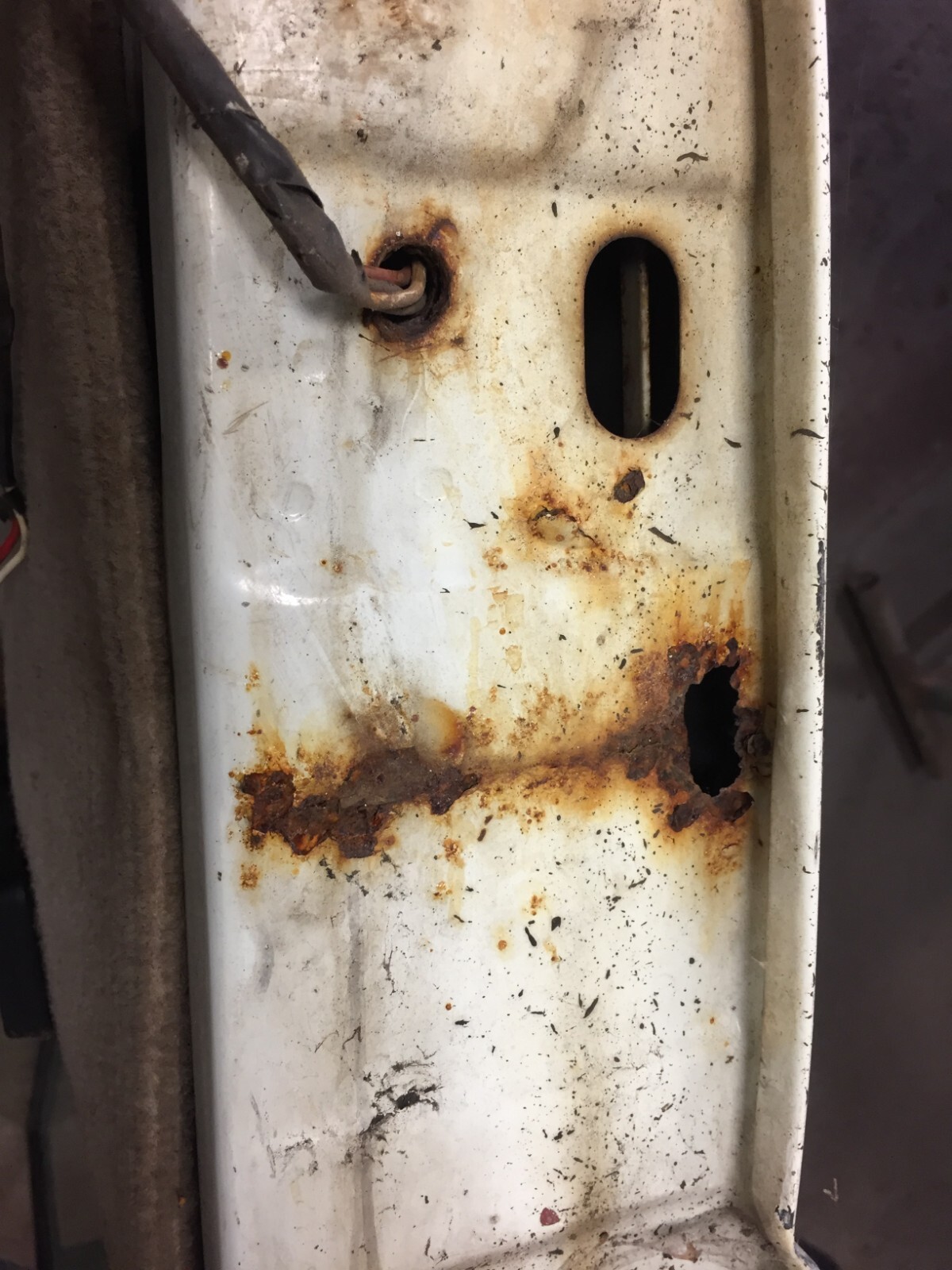 Range Rover Classic 2 door Front drivers door in white For spares