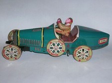 Ancien jouet mécanique en tôle à propulsion à ressort . Voiture de course...