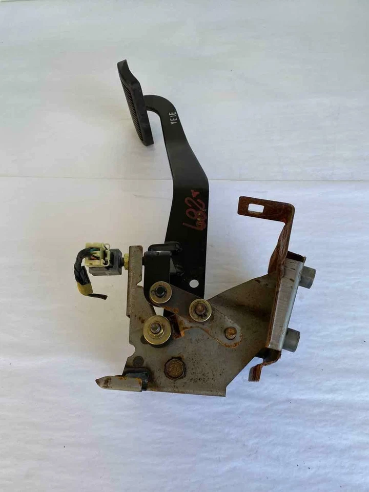 2003 HYUNDAI SONATA Stop Slow Floor Foot Brake Pedal Assembly G - Image 2 of 4