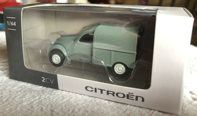1//64 Citroen c5 2013 noir mat .Neuf en boite Norev 3 inches