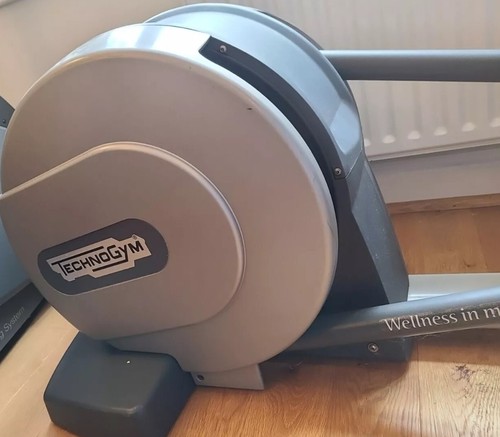 TECHNOGYM SYNCHRO EXCITE 700iP + TV - Picture 2 of 7