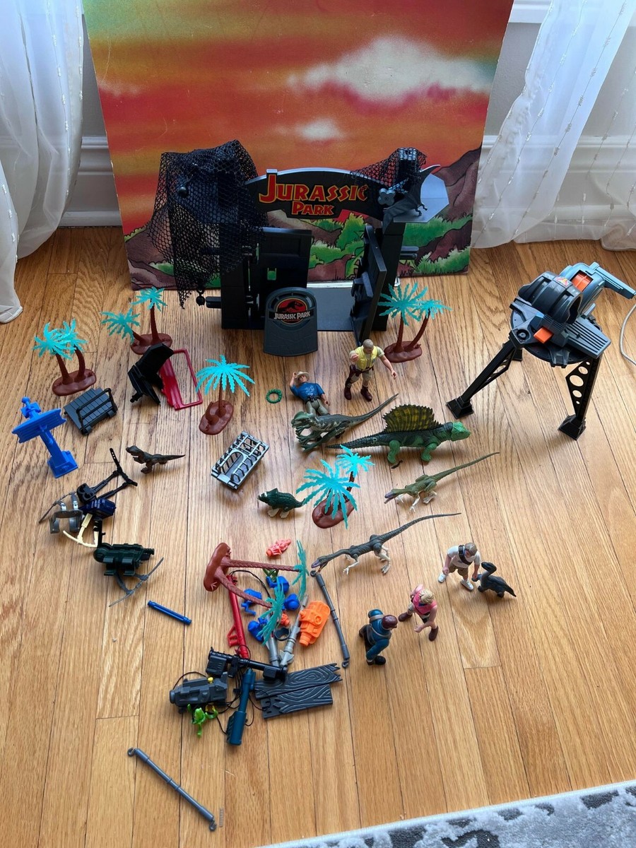 1993 Kenner Jurassic Park Command Compound, Figures Scenery Very
