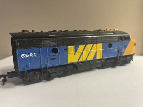 TYCO POWERED F7 VIA RAIL CN ENGINE LOCOMOTIVE HO SCALE EXCELLENT - Picture 4 of 7