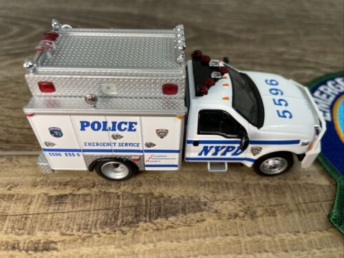 Code 3 Collectibles NYPD 1992 Ford Radio Emergency Truck #6, 12551, 2003 & Patch - Picture 2 of 9