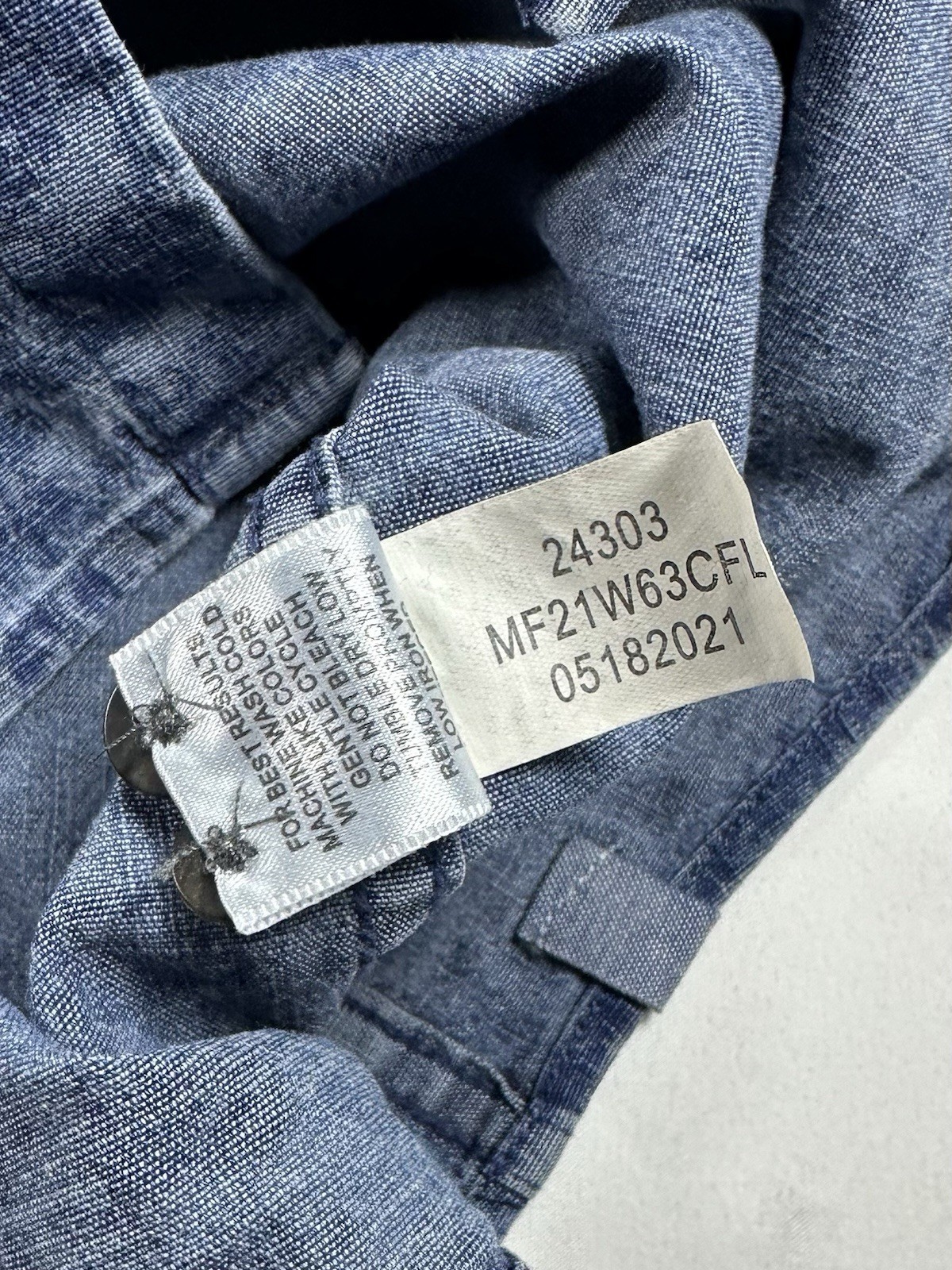 Peter Millar Indigo Chambray Button Down Shirt Me… - image 5