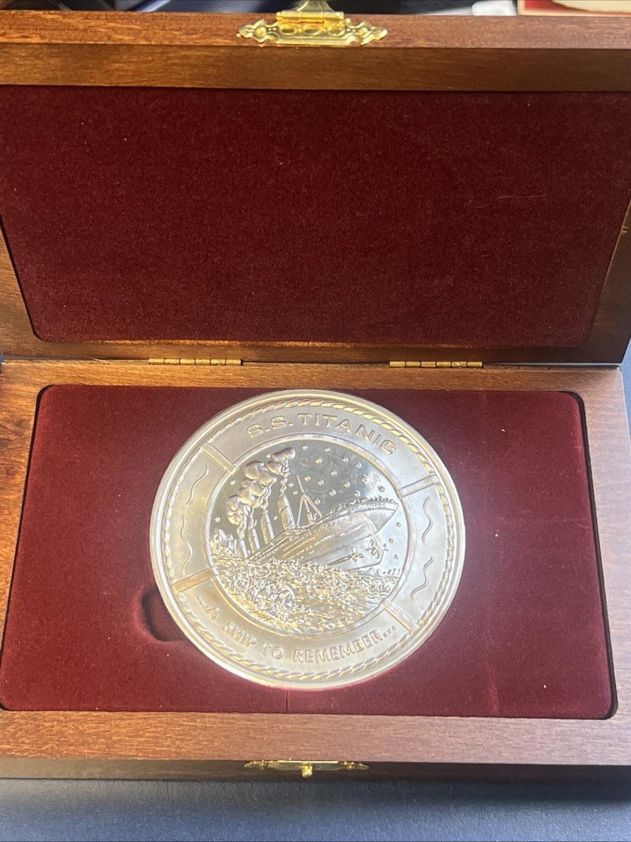 S.S. TITANIC .999 FINE SILVER 1 POUND $200 MEMORIAL COIN IN WOOD