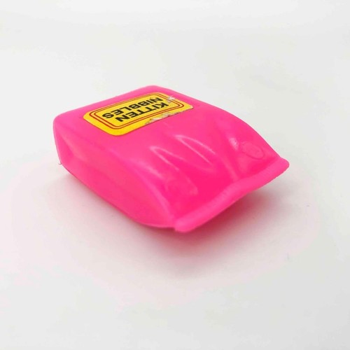 Vintage Barbie 1.75in "Kitten Nibbles" Hot Pink Cat Food Bag Hard Plastic 1980s - Picture 3 of 5