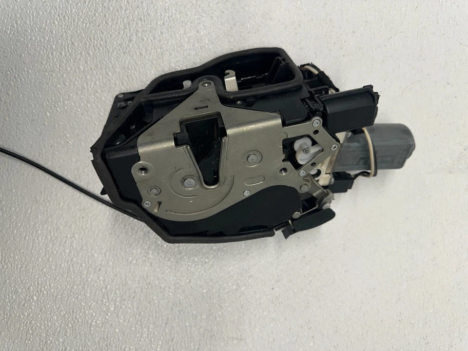 BMW 750LI 2007-2010 MECANISMO DE BLOQUEO DE PUERTA LATERAL VOLANTE DELANTERO IZQUIERDO A053702 OEM Foto 4 de 4