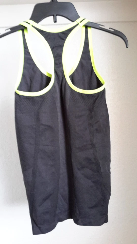 Avia XS 码运动赛车背背心黑色/霓虹黄色二手 — 第 3/4 张图片