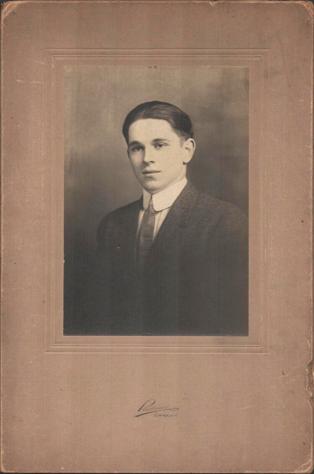 1890s ELMIRA, NEW YORK antique cabinet card photograph HANDSOME YOUNG MAN - G1