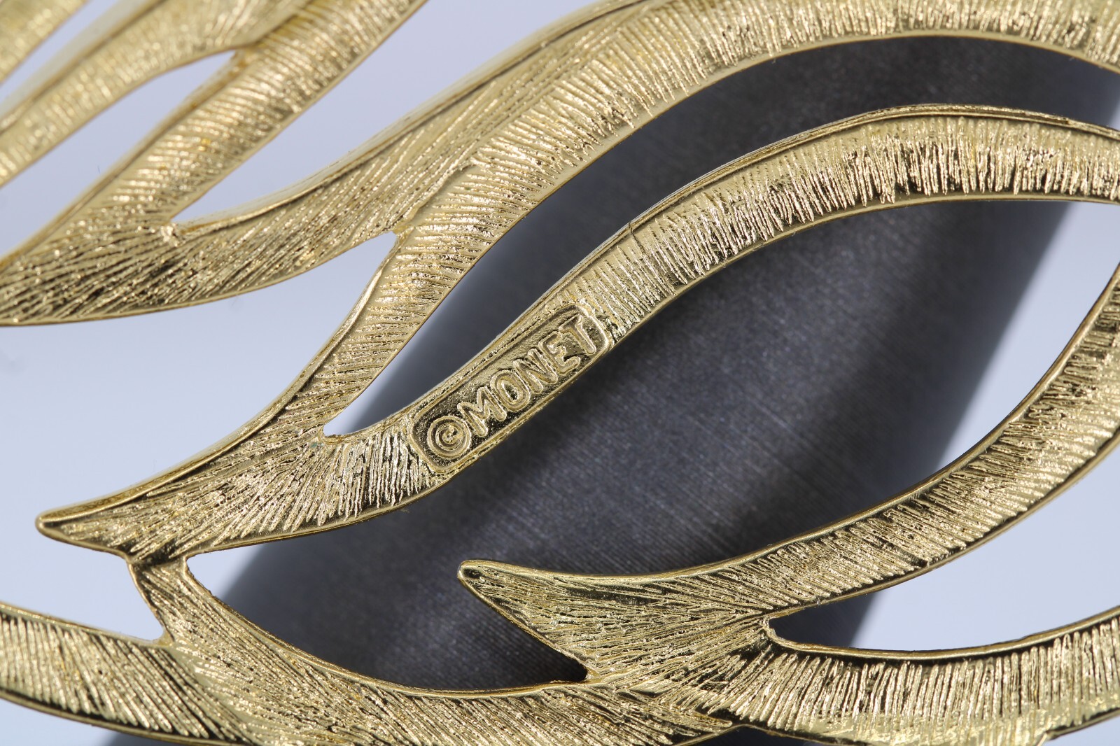 Vintage Monet Wavy Leaf Pattern Theme Smooth Gold… - image 8