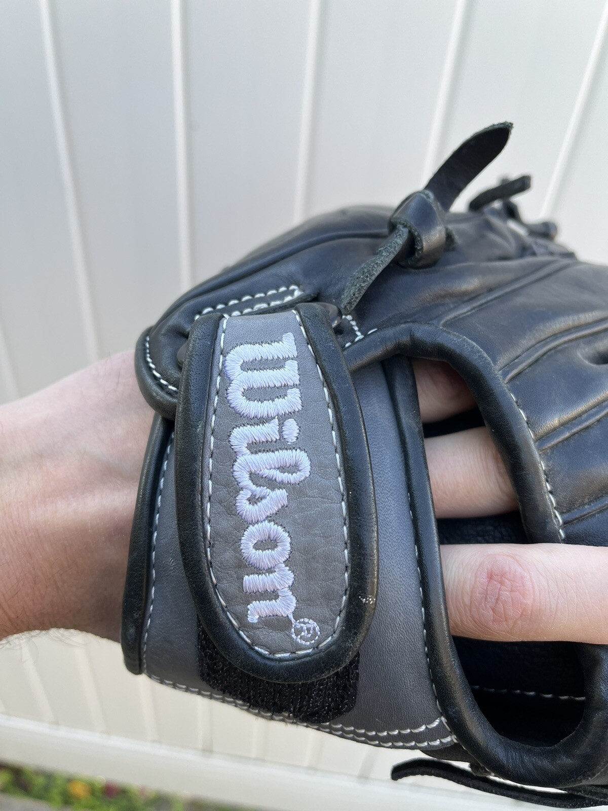 Wilson Baseball Glove A12RF15 11.75&rdquo; RHT Youth or Women&rsquo;s Leather