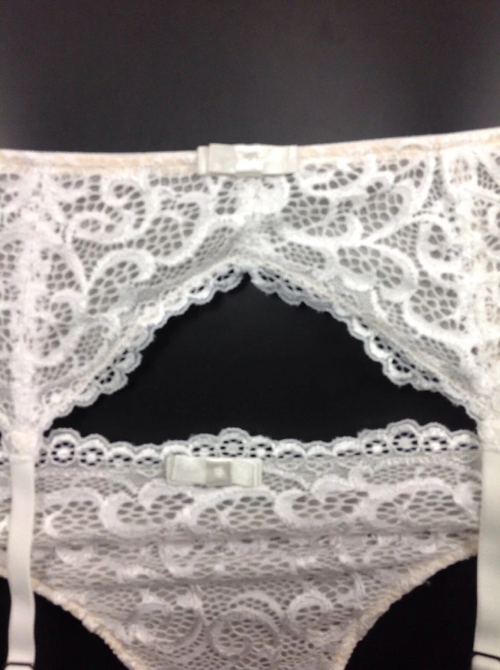 Nuevo con etiquetas XL Frederick's Of Hollywood Sexy Liguero y Tanga CRUDO Crochet Encaje Nuevo Foto 3 de 4