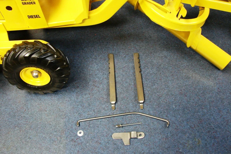 Doepke Model Toys-Adams Road Grader #2006 Version II (Blade Parts Kit) - Image 2 of 3