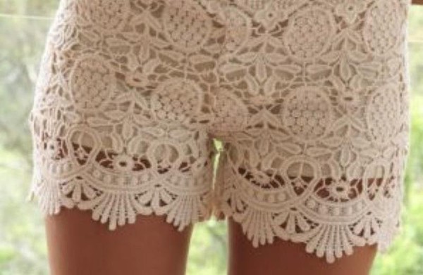 Women Banana Republic Shorts Beige Lace 40 / L /