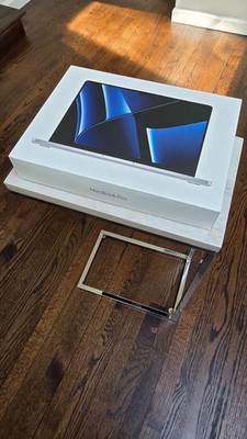 Apple MacBook Pro - 14.2'' - Apple M2 Pro - 16 GB RAM - 512 GB SSD - MPHH3LL/A