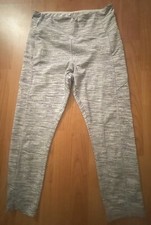 YOGO Performance Size M cropped Gray Print Capri Leggings