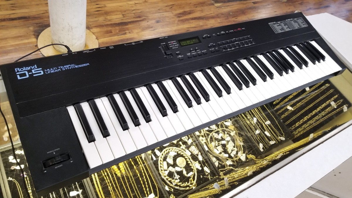 Roland D-5 Multi Timbral Linear Synthesizer Keyboard 61 Key AS-IS 