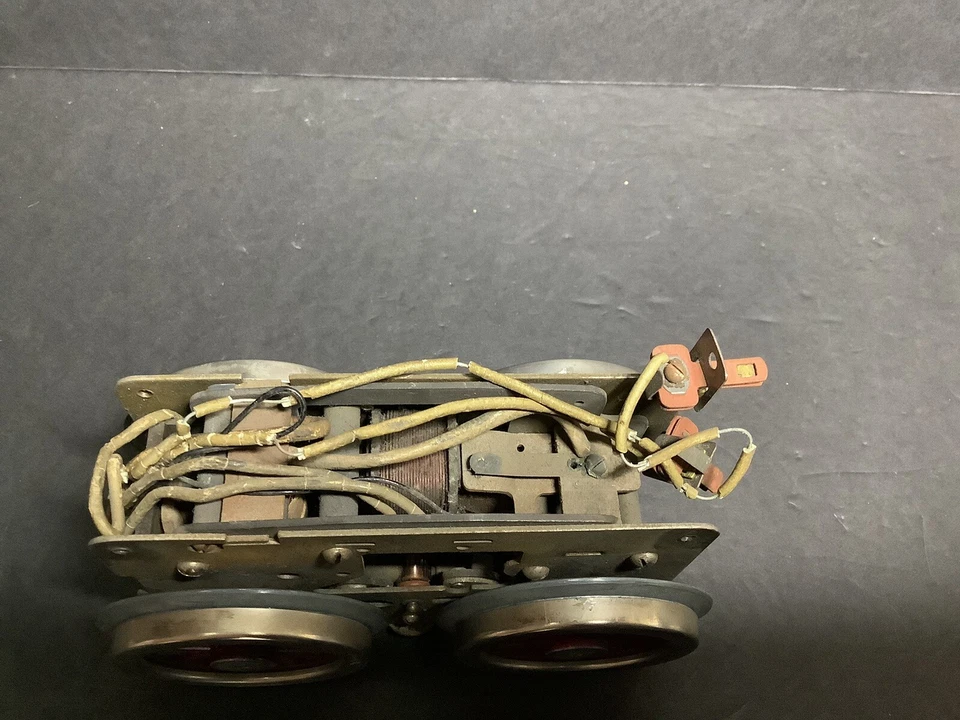 Vintage Lionel Standard Gauge Prewar motor for restoration( running) - Image 3 of 4