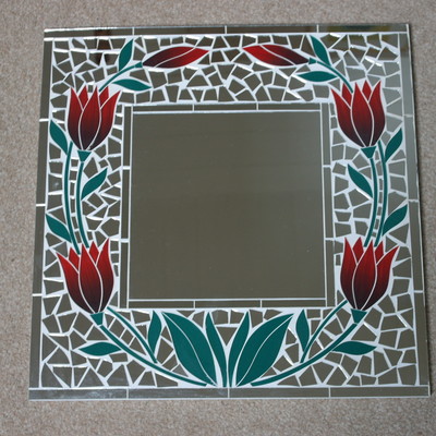 Handgefertigter Mosaik Spiegel mit Tulpen Farbe 40x40 cm breit