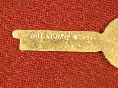 Yale Flat Steel Key Desk Cabinet Antique / Vintage Half Mortise Lock Hardware - Picture 2 of 5