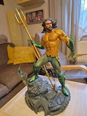 Sideshow PREMIUM Format Aquaman Statue