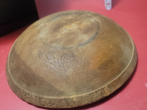 Two Antique New England Primitive Wooden Dough/Bread Bowls, patina - Picture 7 of 9