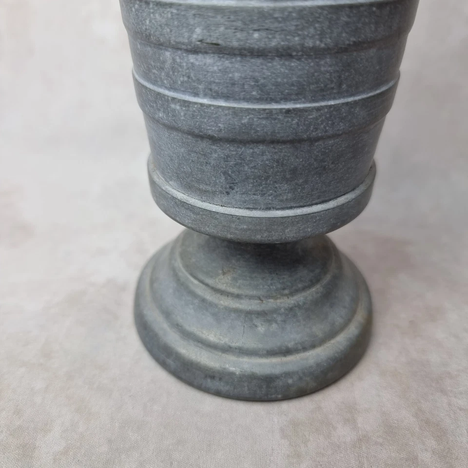 Coupe / Vase en zinc? - Style Médiéval avec Blason - Photo 3/4