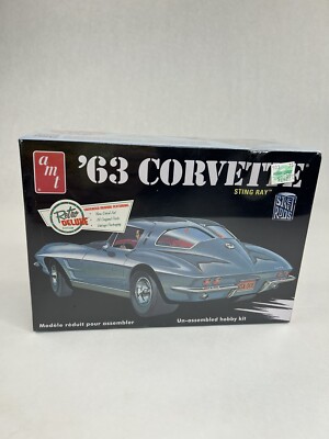 AMT 1963 Chevy Chevrolet Corvette Sting Ray 1:25 Scale Plastic Model Car Kit 861