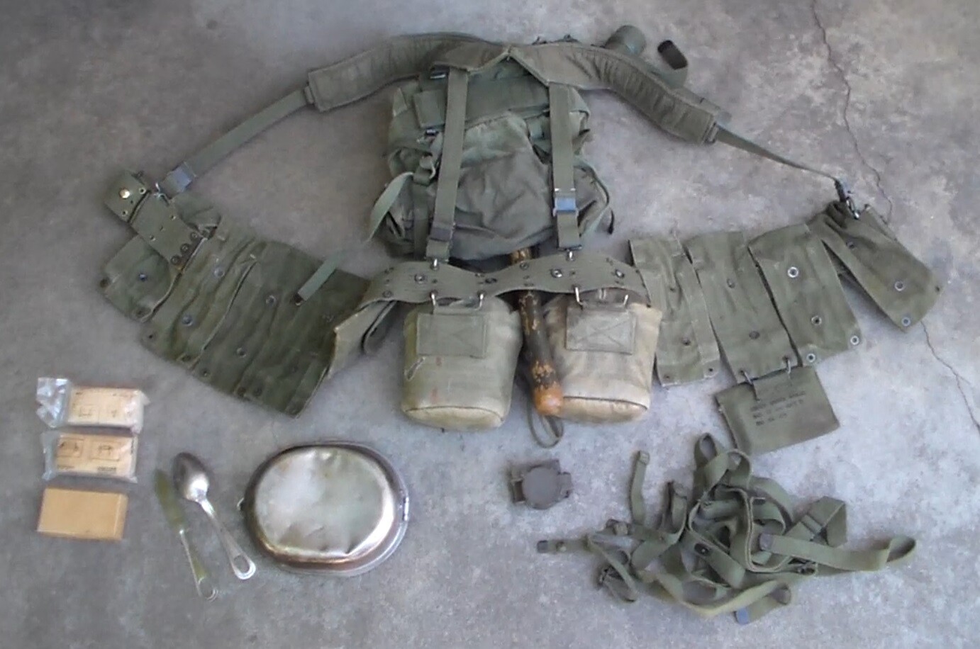 【米軍放出品】実物ライトウェイトラックサックセット　ベトナム戦争 米軍放出品】実物ライトウェイトラックサックセット ベトナム戦争 米軍