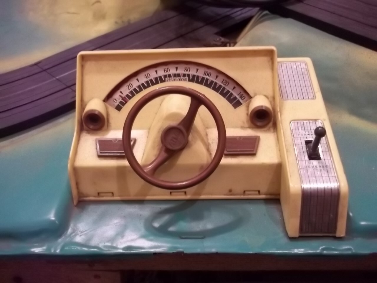 VINTAGE ATLAS SLOT CAR RACETRACK STORE DISPLAY WITH DASHBOARD SPEED