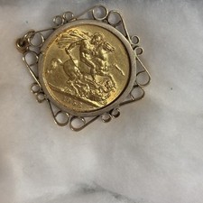 1958 Gold QEII Sovereign in gold mount 