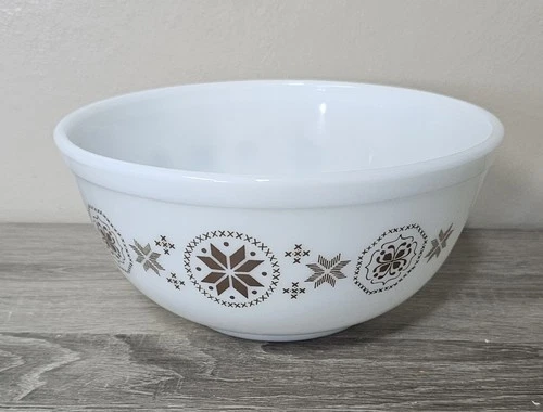 Vintage Pyrex Town and Country 1/2  Quart Mixing Bowl
