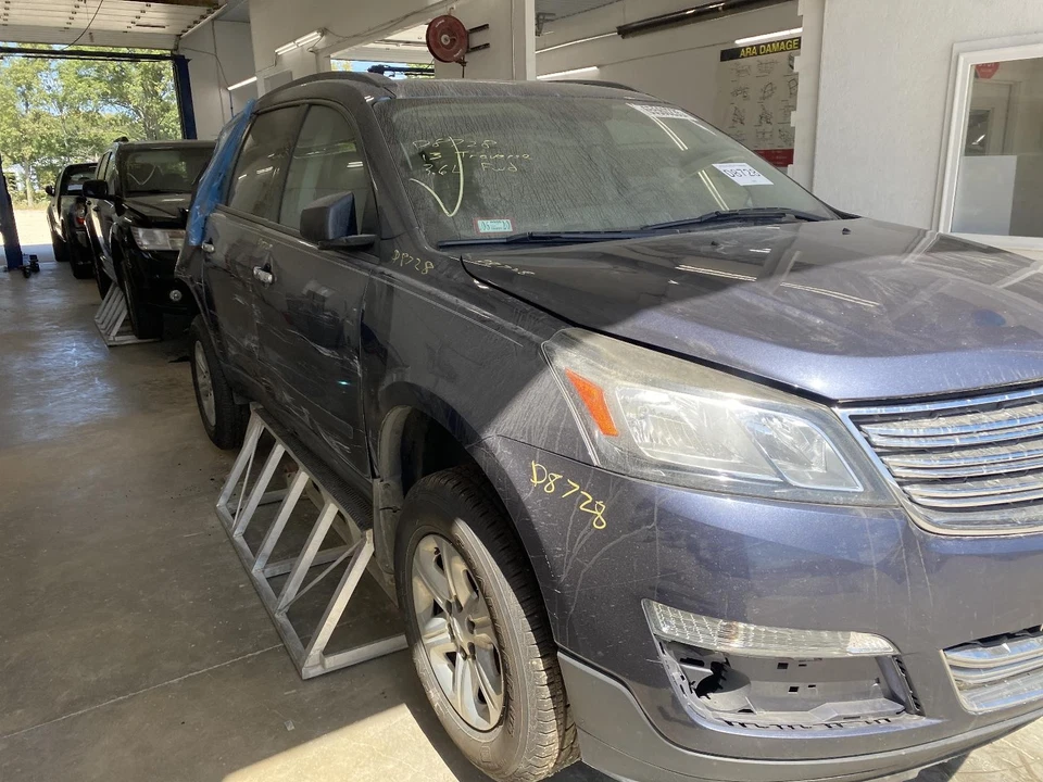Used Front Left Seat Belt Front fits: 2013 Chevrolet Traverse bucket driver retr Foto 2 de 4