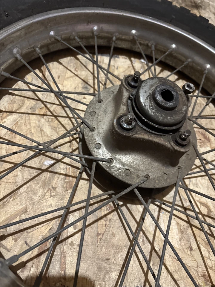 Honda SL 125 1971 1972 1973 rueda trasera Foto 2 de 3