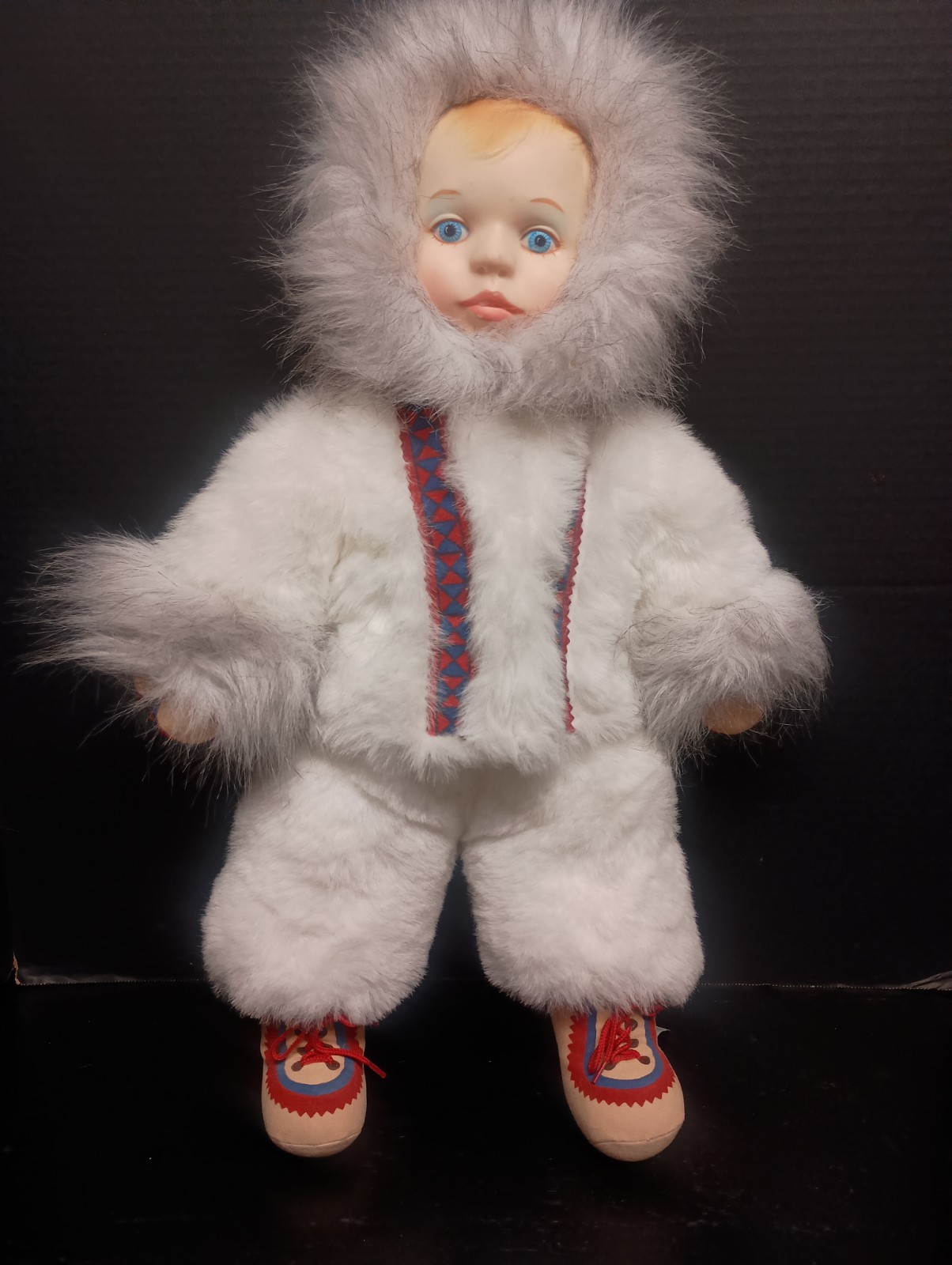 Cabeza de vinilo muñeca bebé esquimal de felpa vintage de 23"