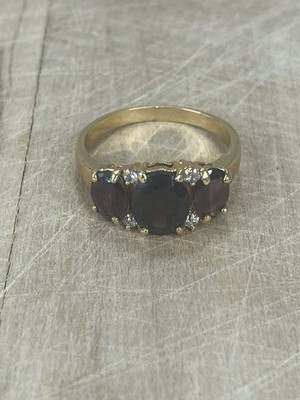 Vintage goldfarbener Ring mit drei dunkelroten Steinen im Ovalschliff Gr. 9