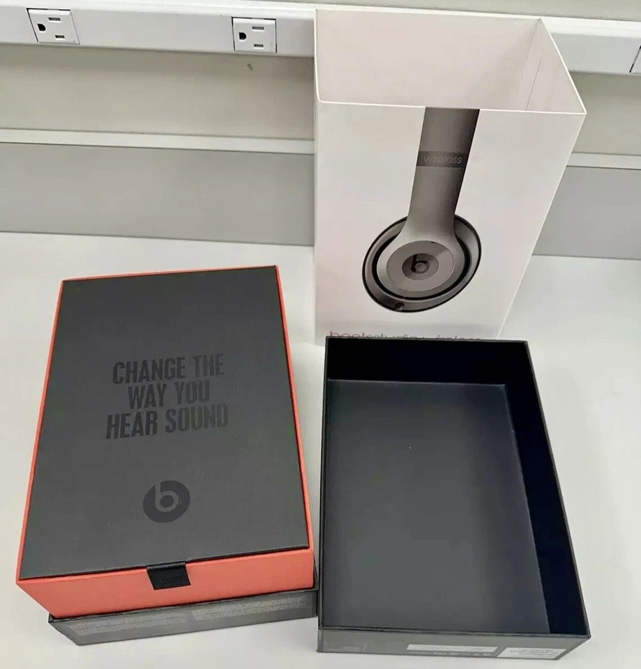 Beats by Dr. Dre Studio Wireless Headphones - Titanium FLAWLESS CONDITIONS - Image 2 of 4