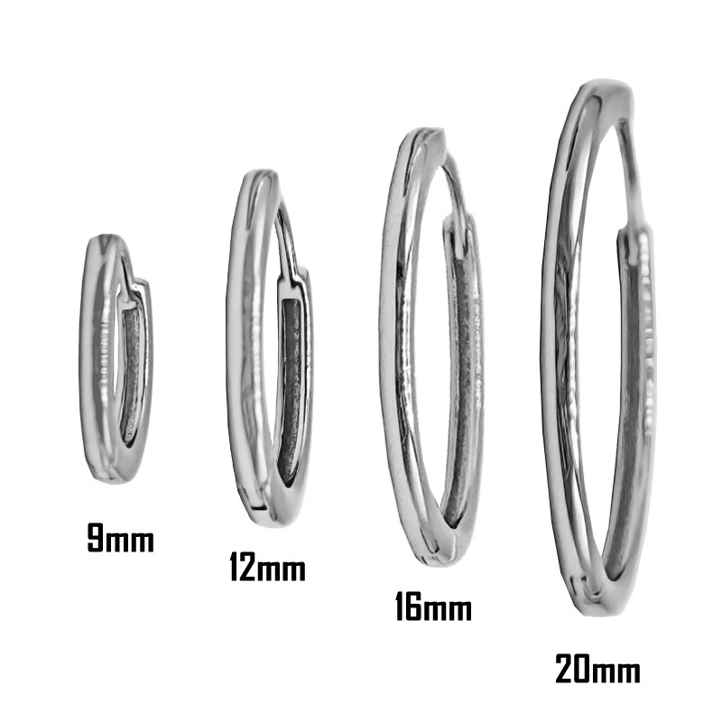 Coppia di Orecchini  a Cerchio Liscio in argento 925 rodiato - Hoops Collection - Immagine 3 di 4