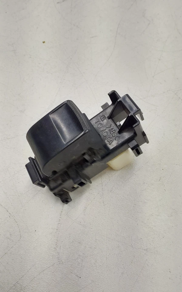 Toyota Yaris 2013 interruptor de ventana lateral derecha OEM Foto 2 de 4