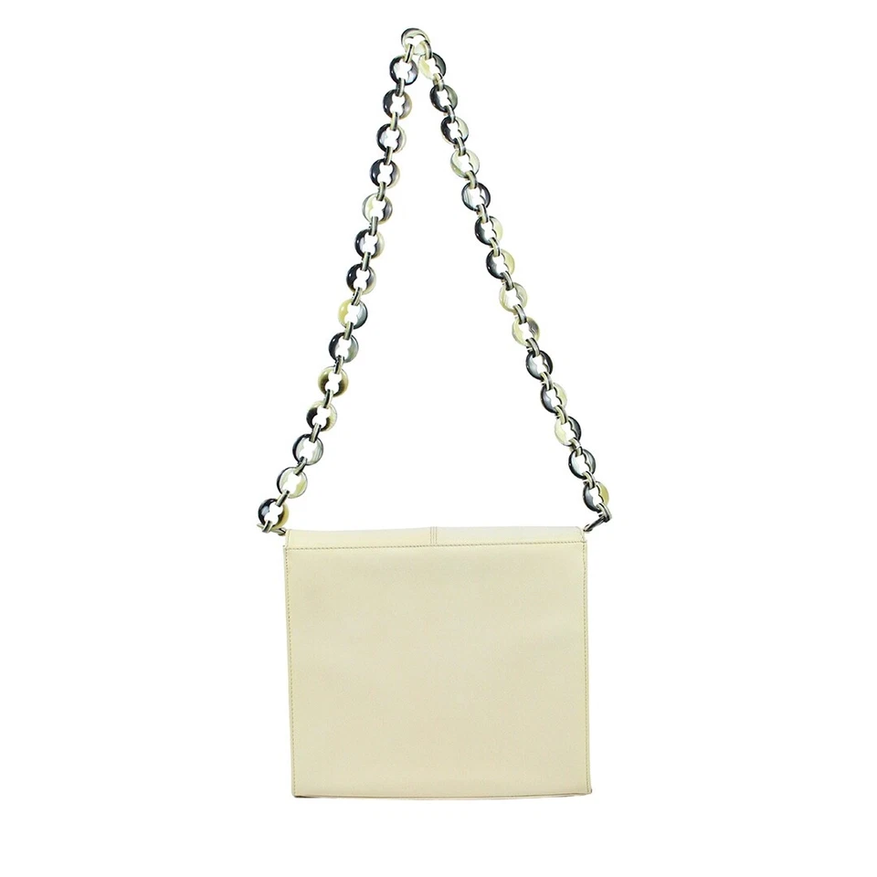 Bolsas Regina Schrecker com designs refinados e chiques - Imagem 2 de 2