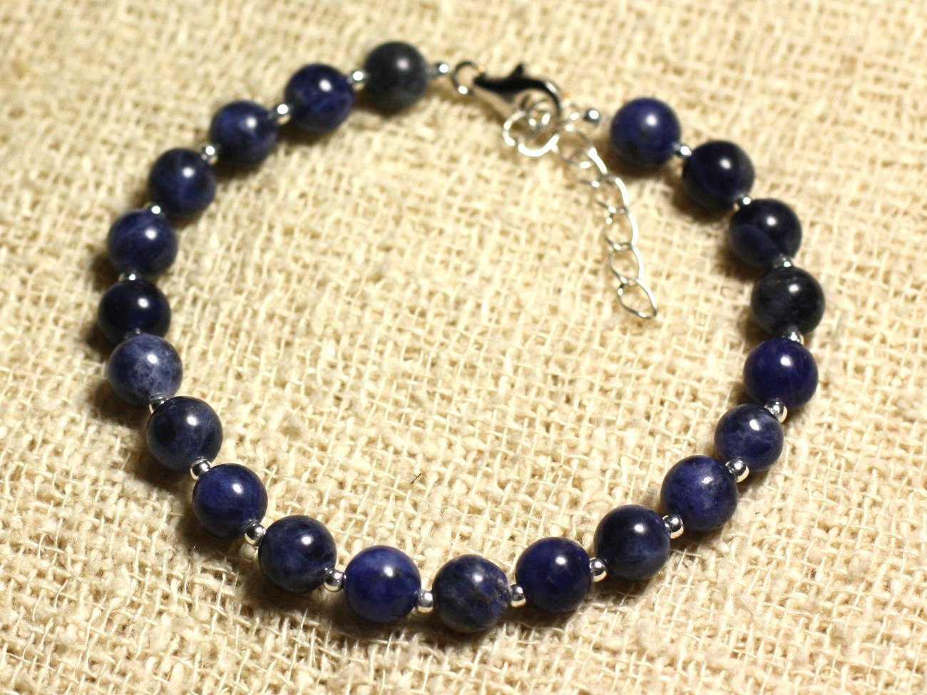 Bracelet Sodalite Naturelle 6mm et Argent - Votre Accessoire Bohème Chic de l'Été